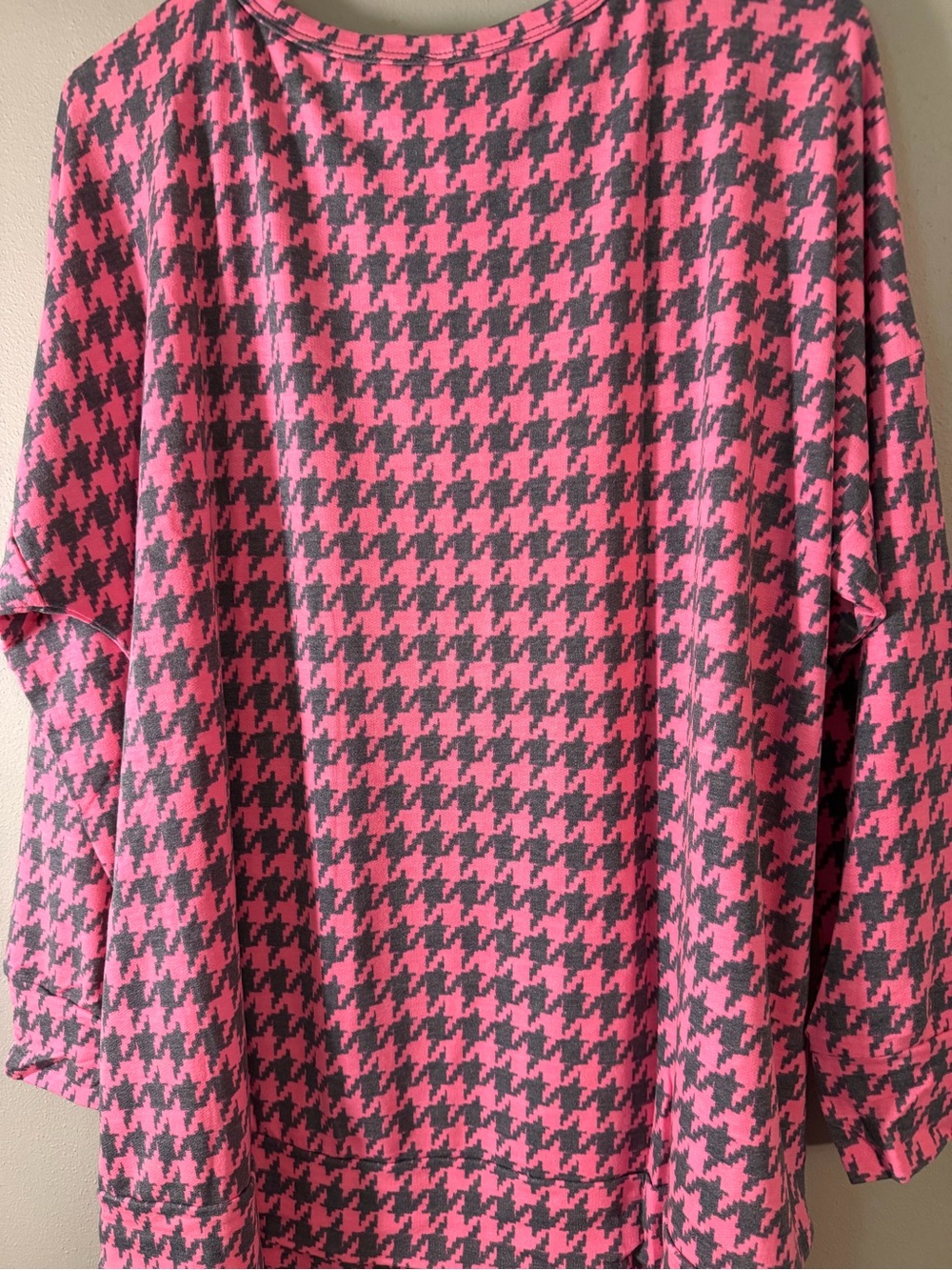 Dear Scarlett Pink and Gray Houndstooth Pullover top - Picture 3 of 4